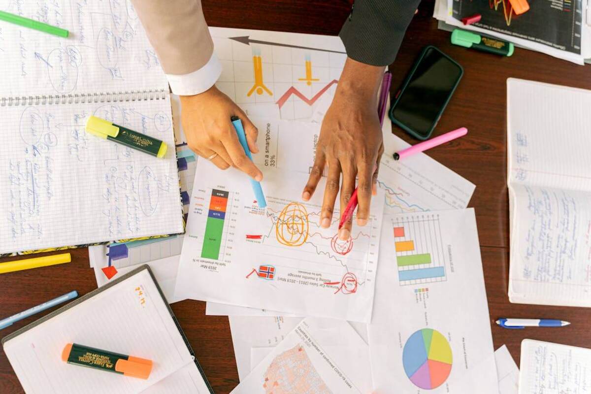 12 Best B2B Contact Databases for Any Industry