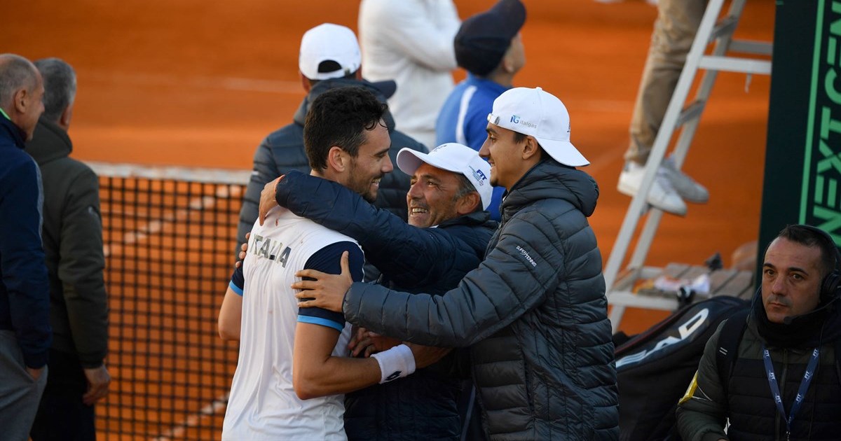 Italy shrug off ‘strange conditions’ to go 2-0 up on Korea - Davis Cup ...