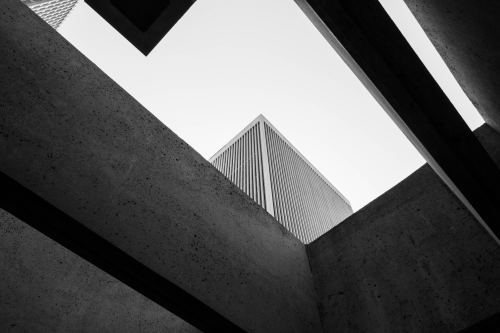 Looking up while strolling through San Francisco downtown, by Berenice Melis.