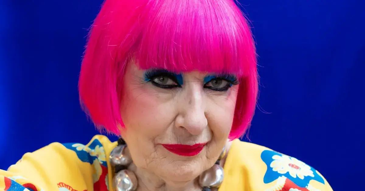 Zandra Rhodes Text At London Bridge | The ICONIC Zandra Rhodes at The Fashion & Textile Museum