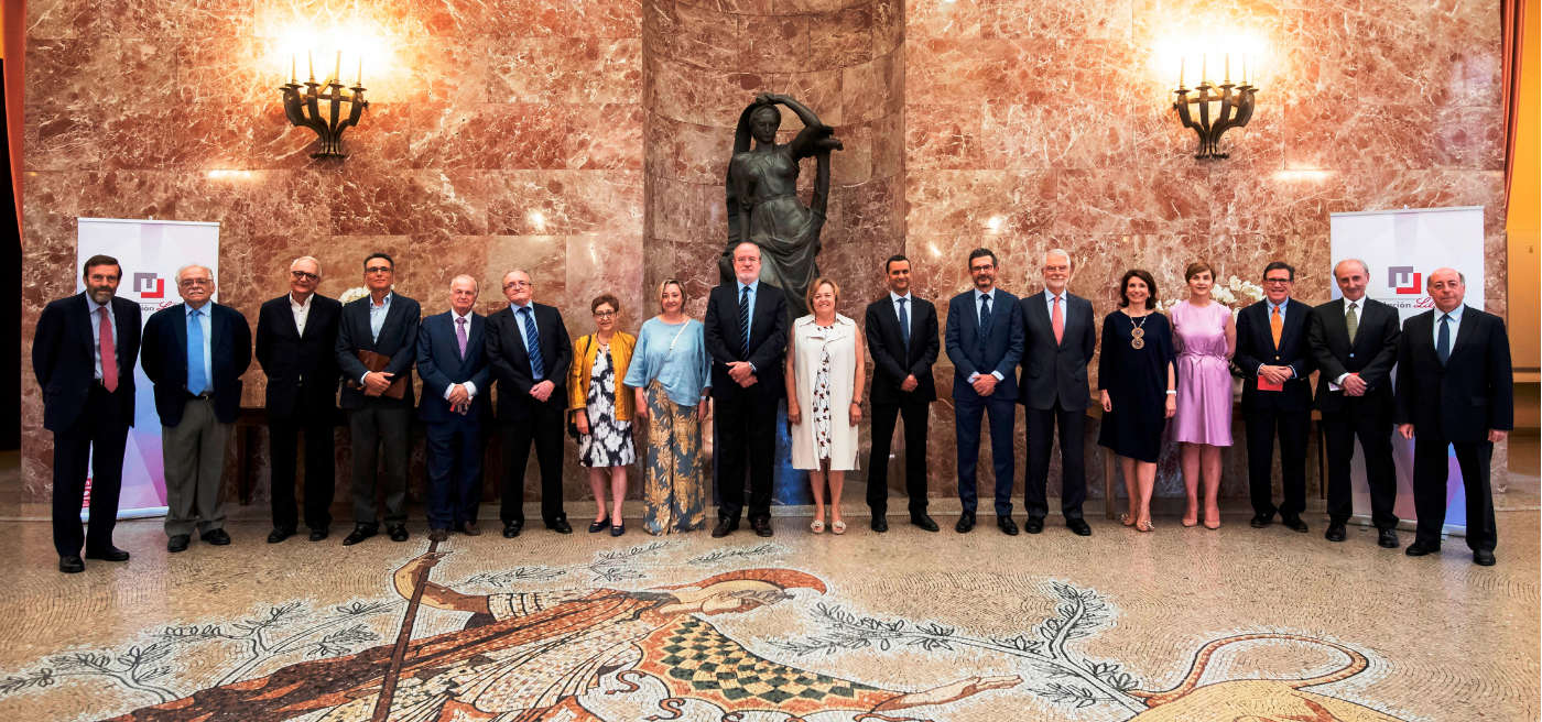 Foto de todos los miembros del patronato y el consejo científico asesor