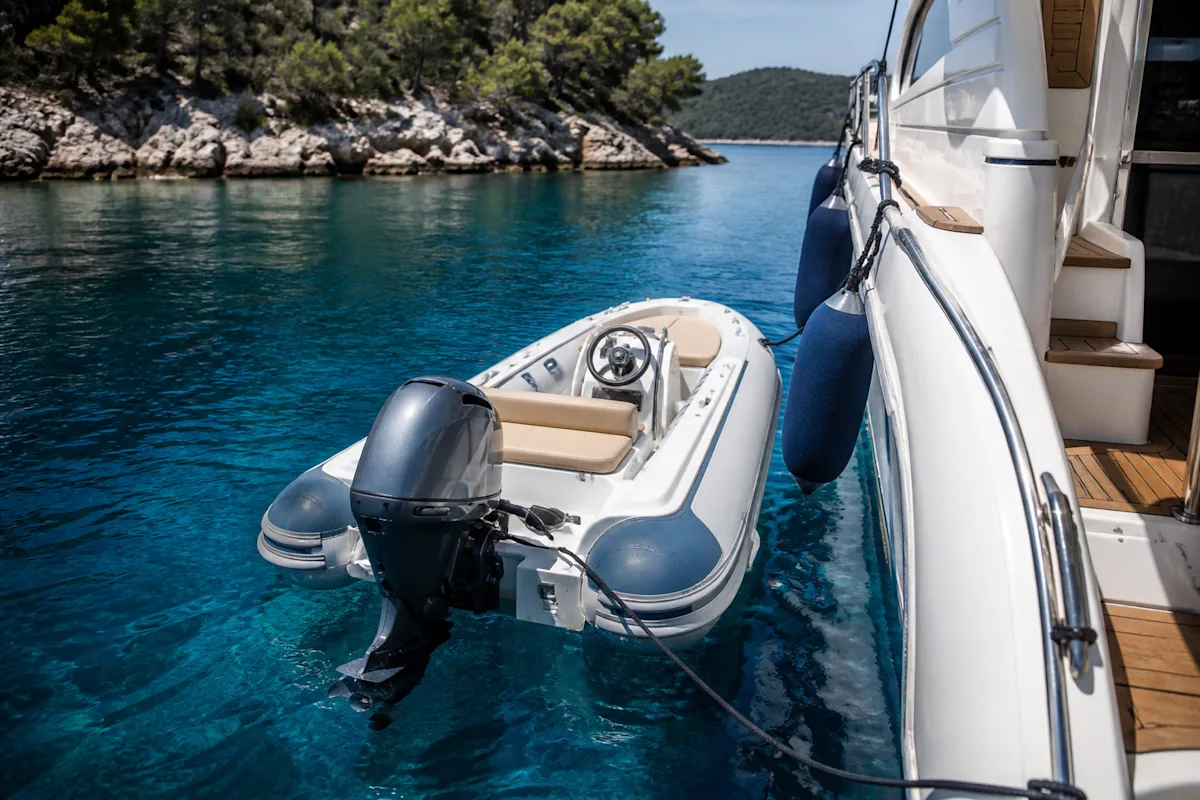 RIB (Sert Tabanlı Şişme Bot) Nedir? - GöcekOnline Care