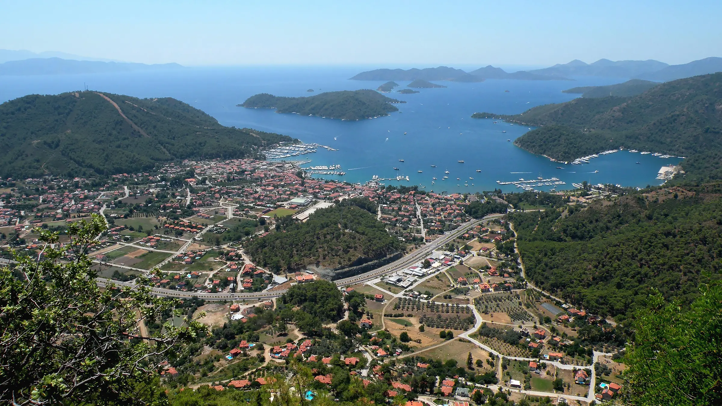 Göcek'te deniz manzaralı villalar, arsalar ve yatırımlık mülkler
