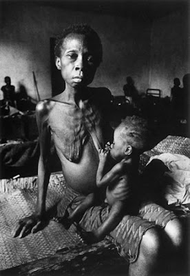 Don McCullin, A mother with her child in Biafra