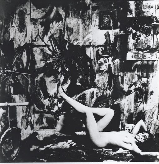 Καρέ: Carolee Schneemann, Eye Body: 36 Transformative Actions (1963) (1/2)