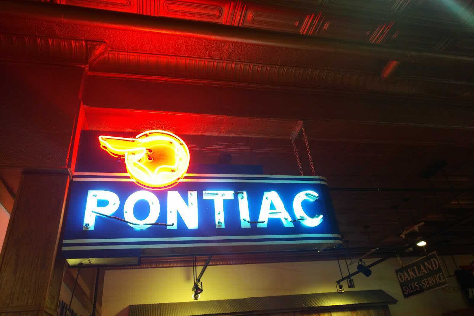 Neon w Muzeum Pontiaca