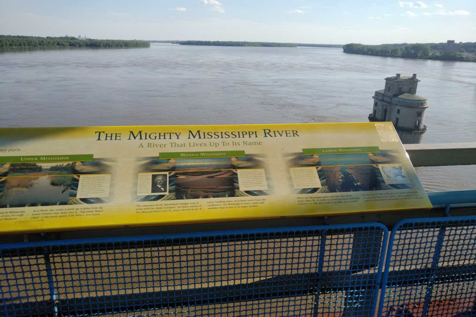 Widok ze skręcającego mostu na Mississippi River