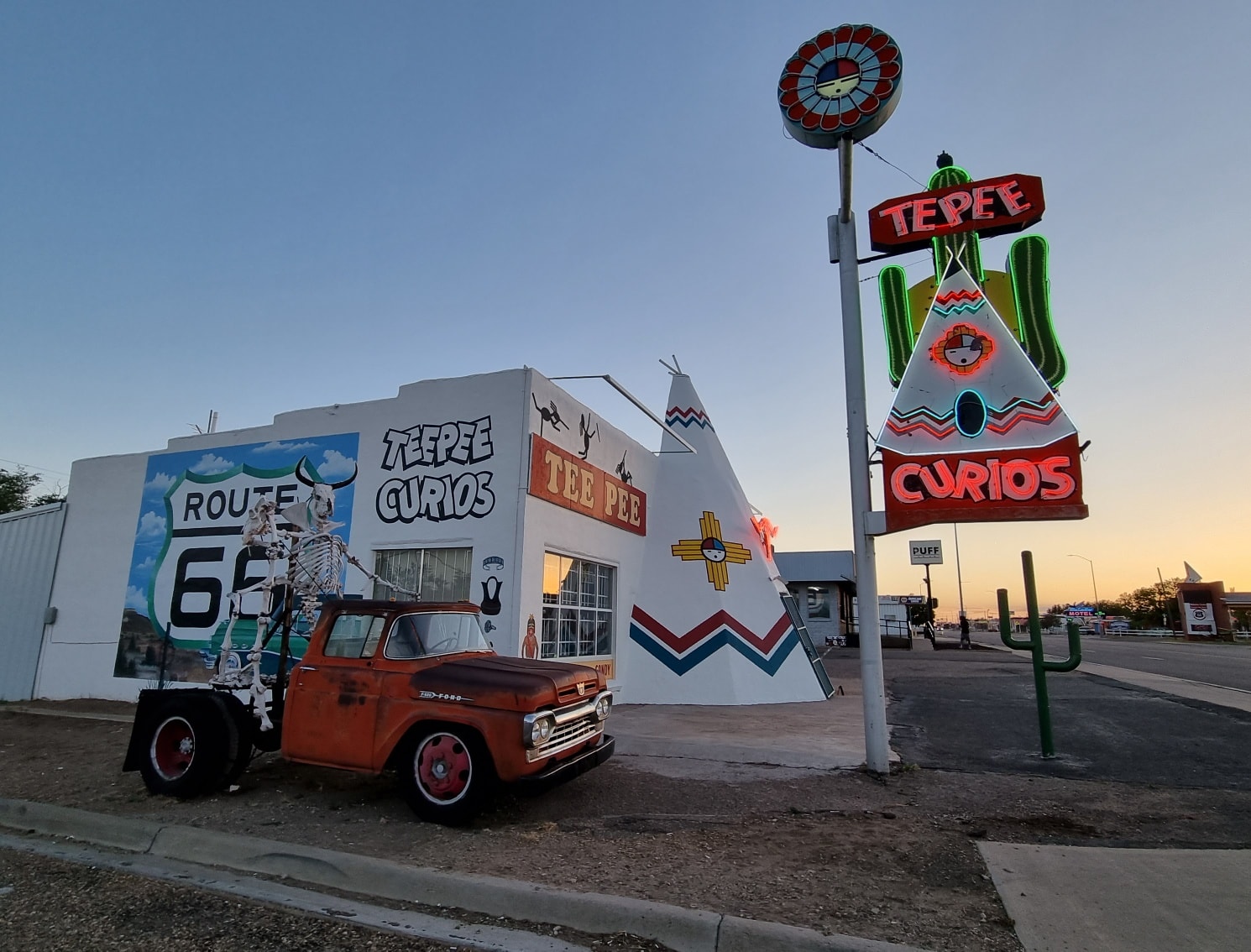 Tucumcari teepee curios