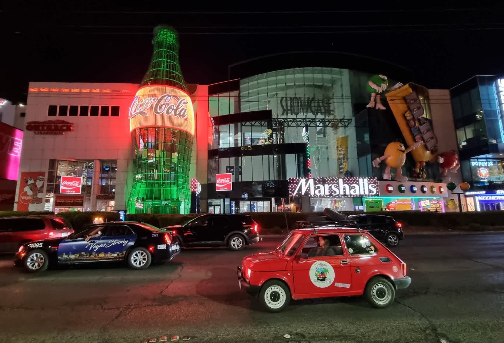 Maluszek w Las Vegas sklepy m&m i coca-cola