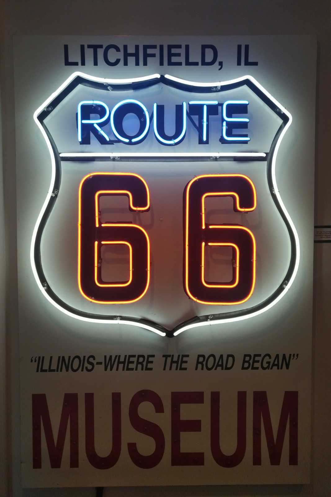 Neon w Muzeum w Litchfield