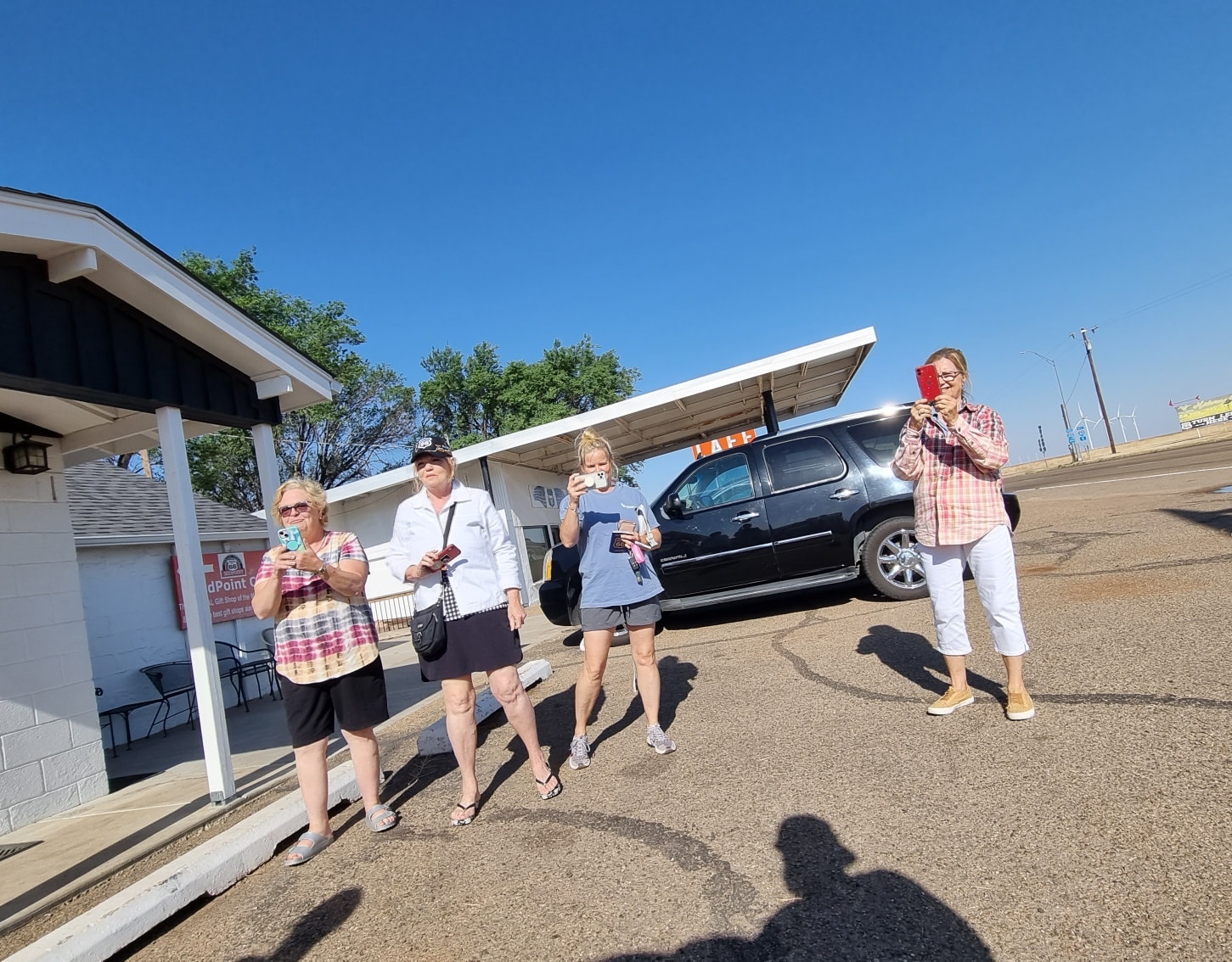 Dziewczyny z camperami przemierzające Route 66