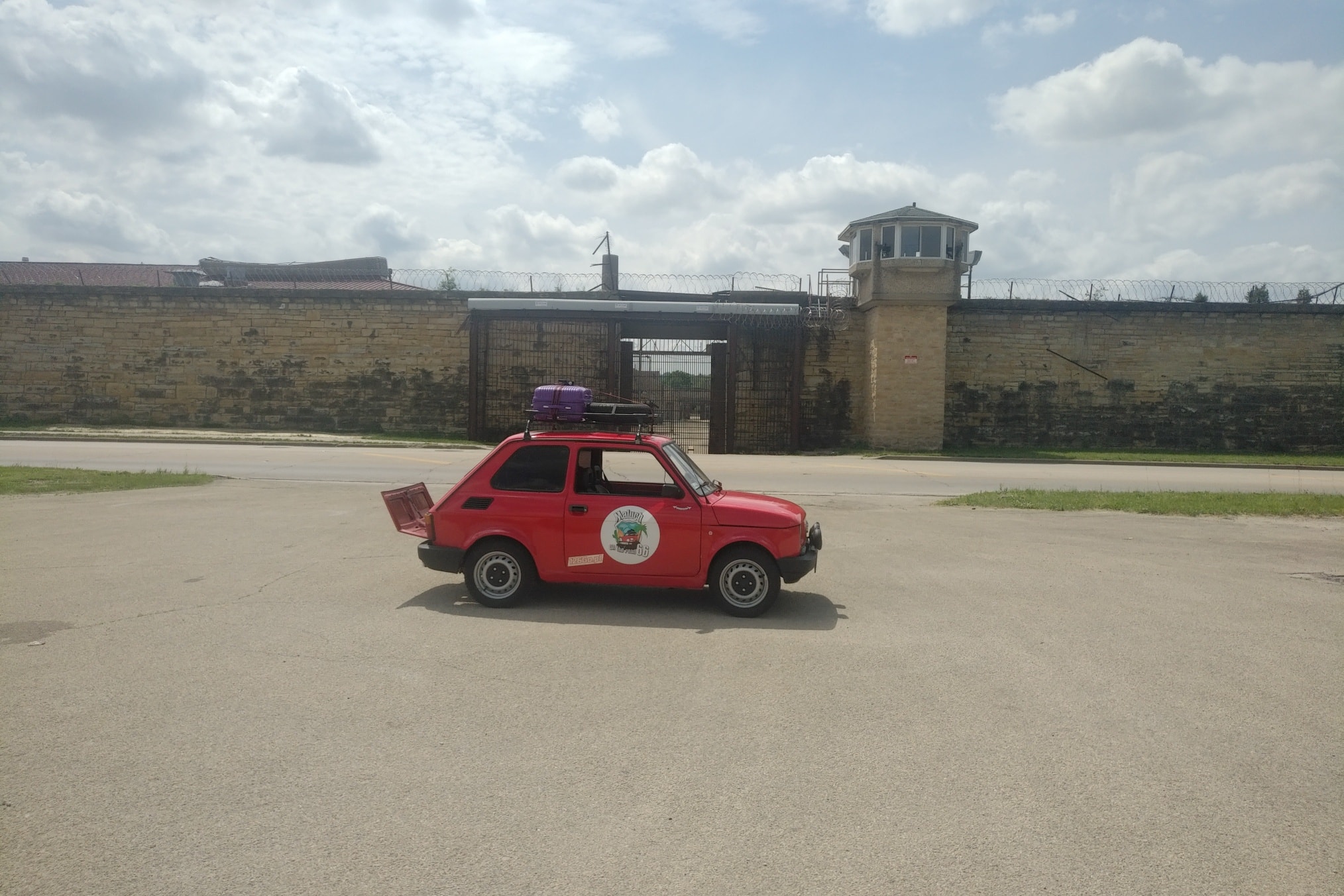 Maluch przed więzieniem w Joliet