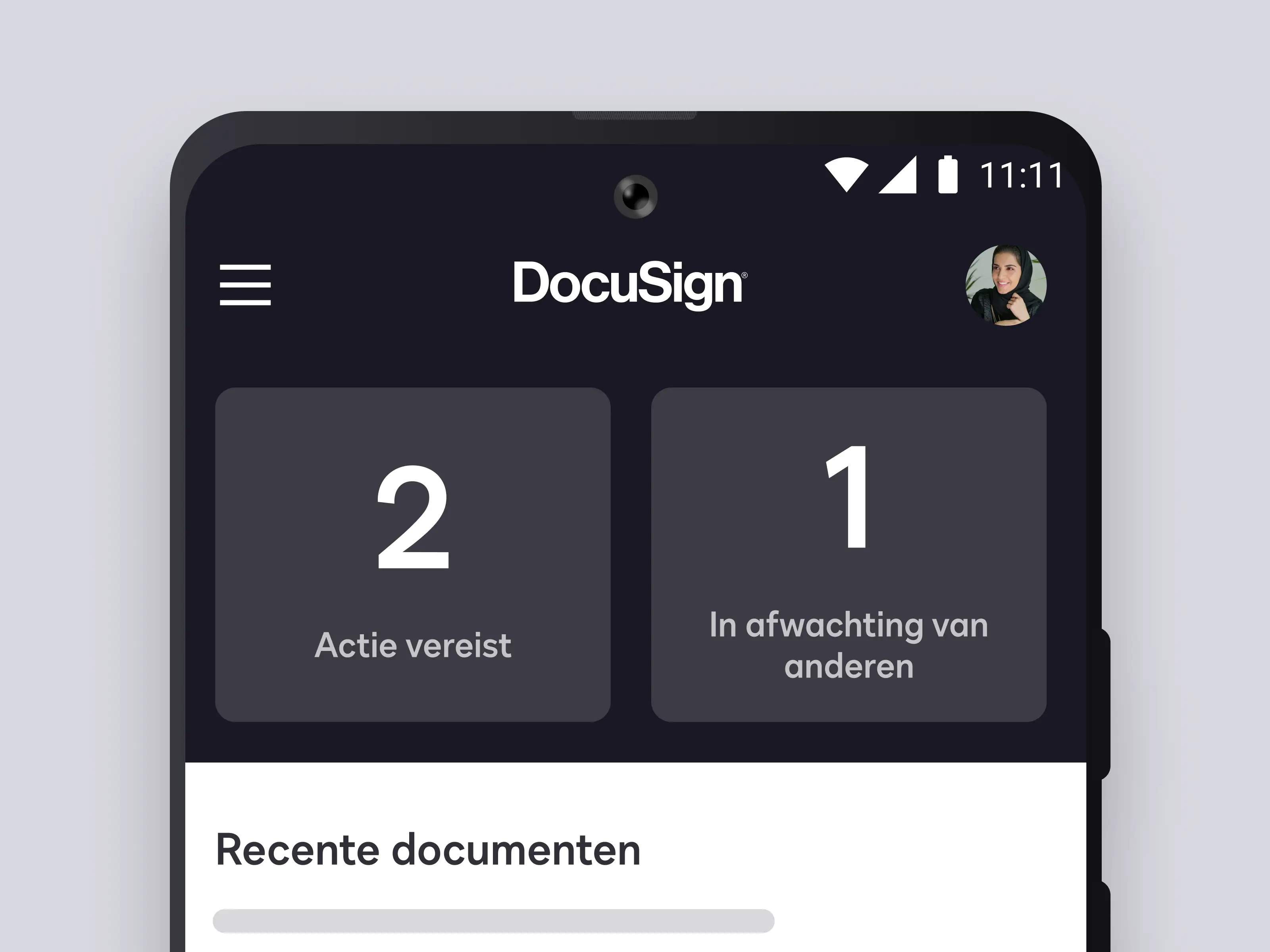 Telefoonscherm met DocuSign-app met recente documenten en vereiste acties