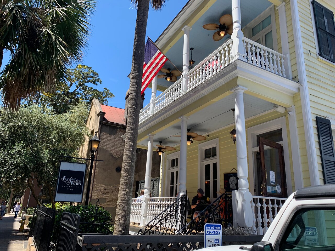 Poogan'S Porch Travel Guides Gray Malin