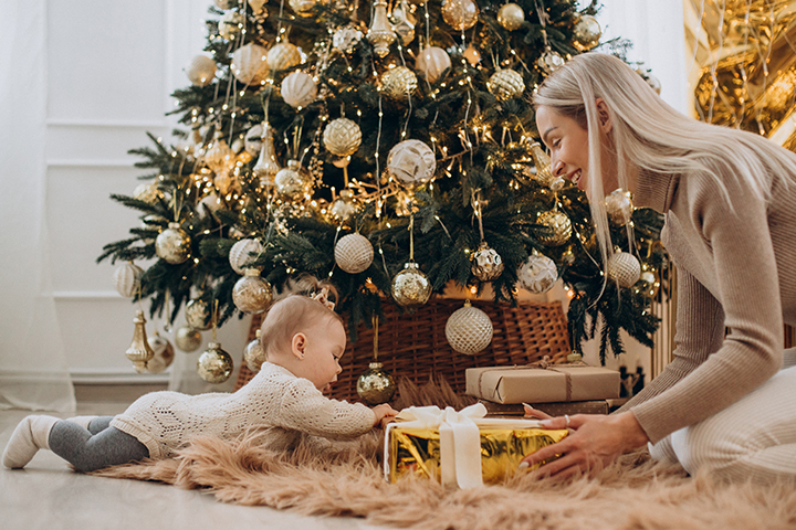 Γιορτινές προτάσεις για να σου μείνουν αξέχαστα τα πρώτα Χριστούγεννα με το μωρό σου