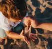 Διακοπές με το μωρό: Πώς θα απολαύσετε οικογενειακώς τις εξορμήσεις σας στη θάλασσα