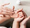 Πρωτόκολλο για να καθαρίσετε τα χέρια των μωρών