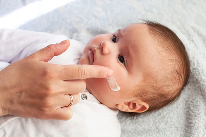 Η φροντίδα της επιδερμίδας του νεογέννητού σας: Ξηροδερμία μωρού και ερεθισμοί