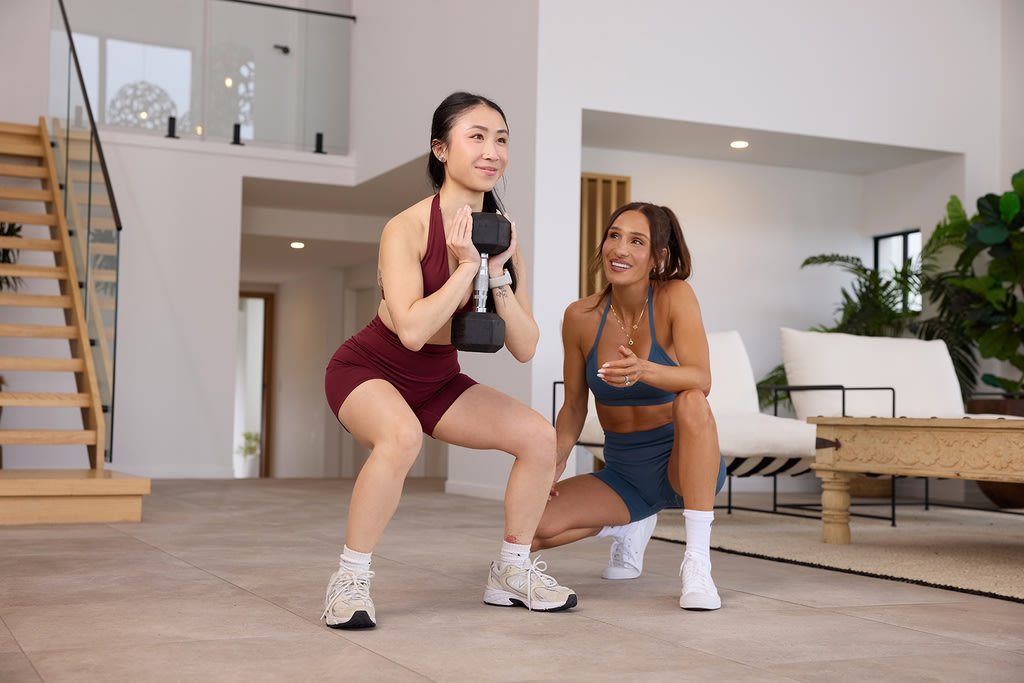 Kayla Itsines training Phuong