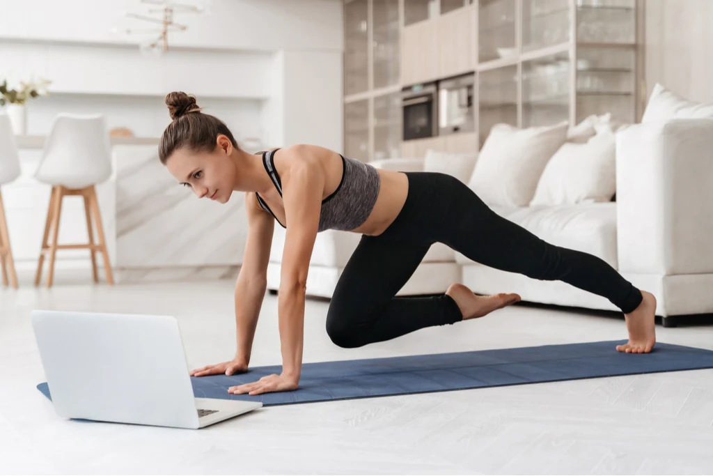 The 5 Best Pilates Exercises To Strengthen Your Core - Picture Panel 4 - Desktop