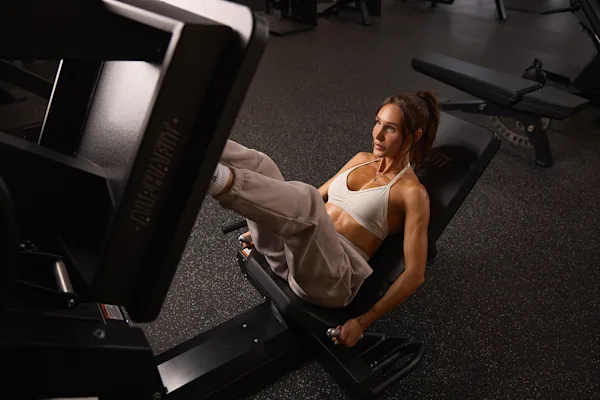 Kayla Itsines leg press