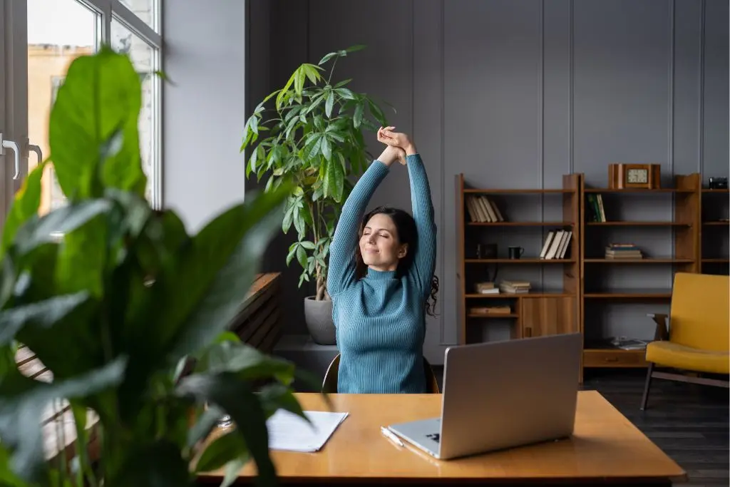 Active At Work: 15 Simple Desk Exercises - Picture Panel 2 - Desktop