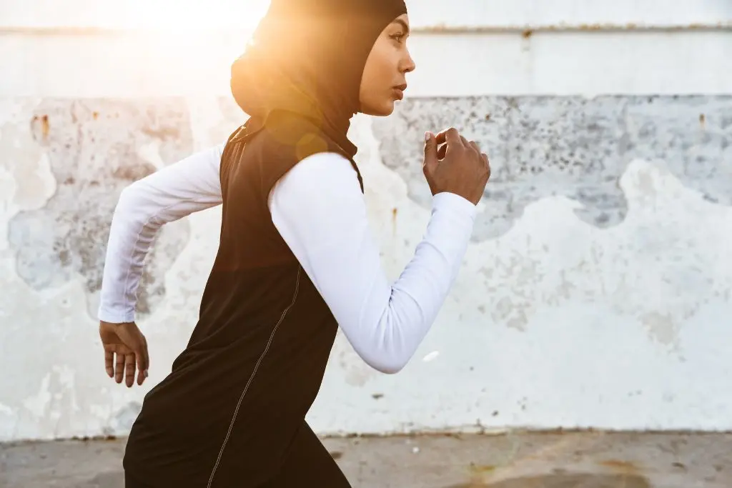The Best Sports Hijabs For Every Kind Of Workout - Picture Panel 2 - Desktop