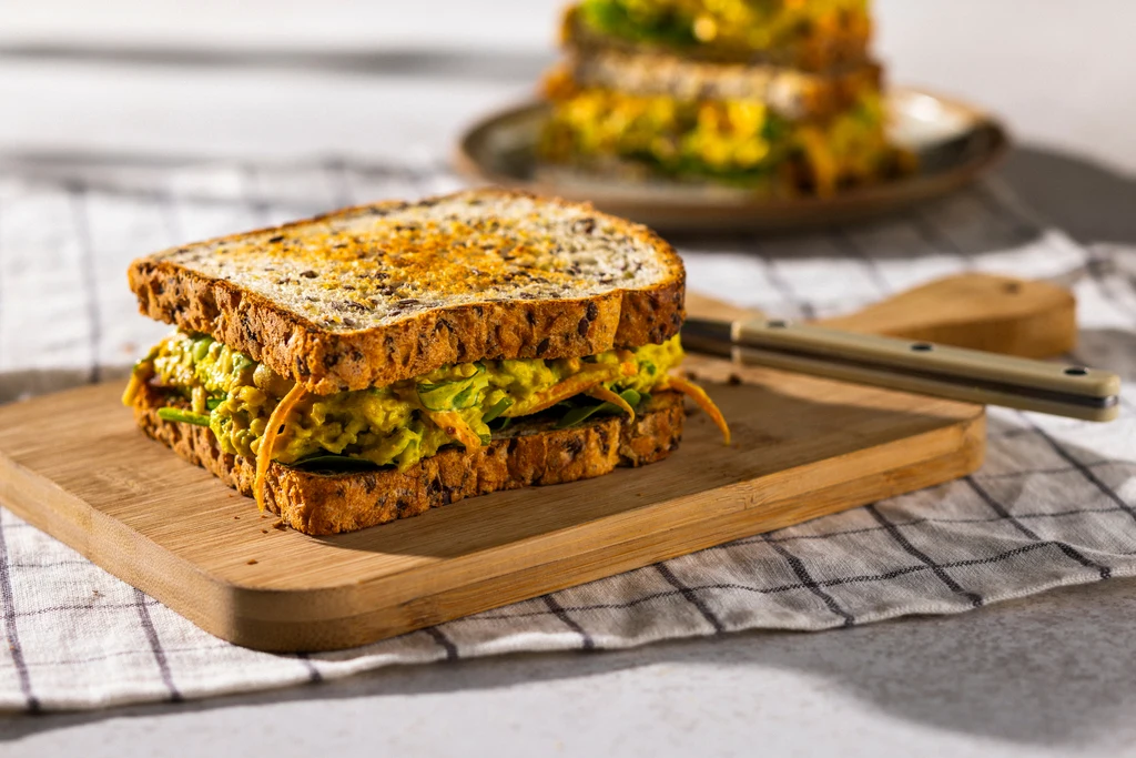 Smashed chickpea sandwich