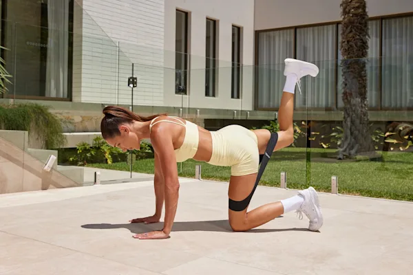 Kayla Itsines donkey kicks