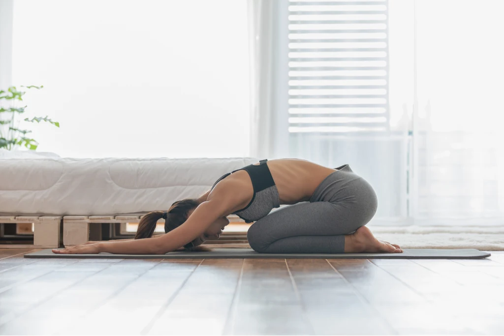 5 Restorative Yoga Poses To Try After A Long Day - Picture Panel 2 - Desktop