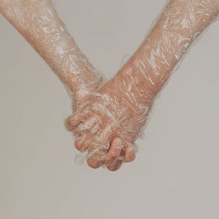 holding_hands