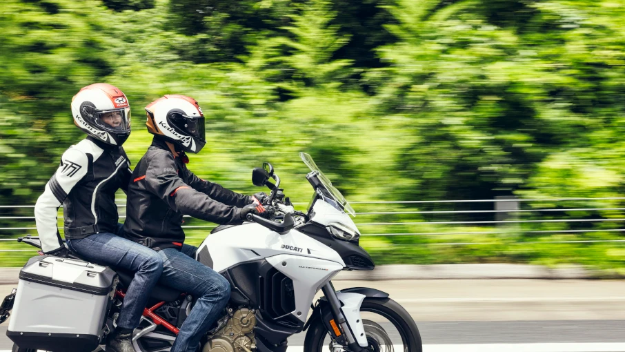 宮城光 里岡美津奈 ご夫妻｜My life with Multistrada