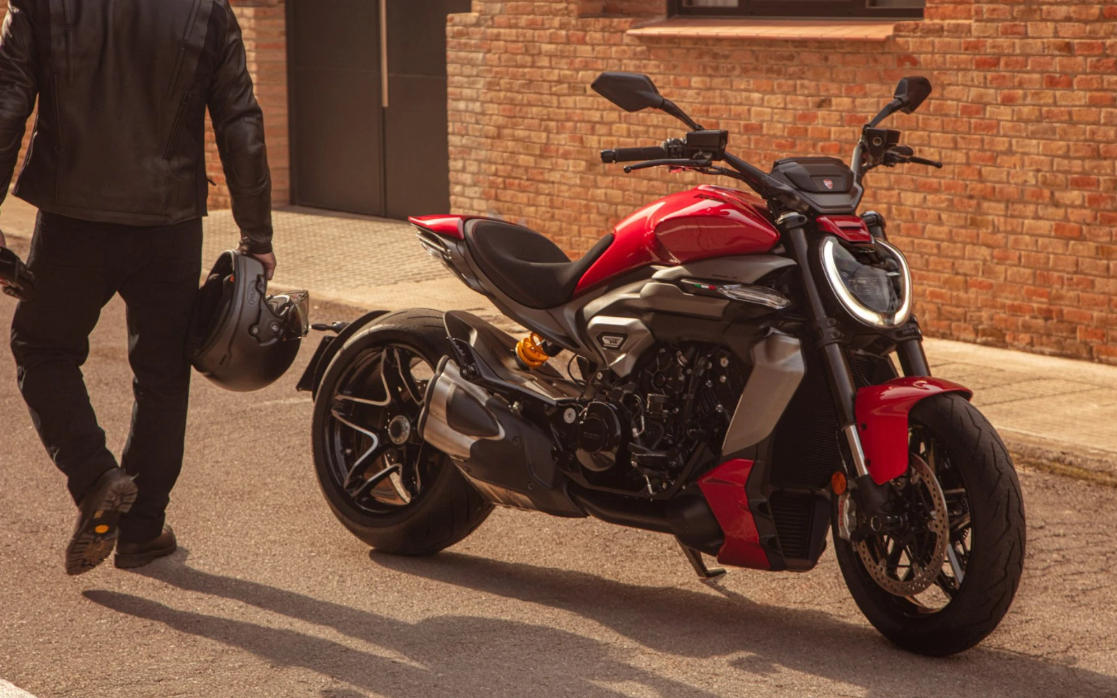 新型 XDiavel V4プレオーダーキャンペーン
