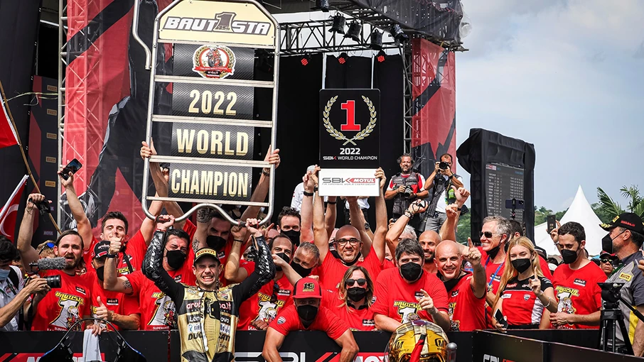 Aruba.it Racing - DucatiチームがSBKタイトルを獲得：アルバロ