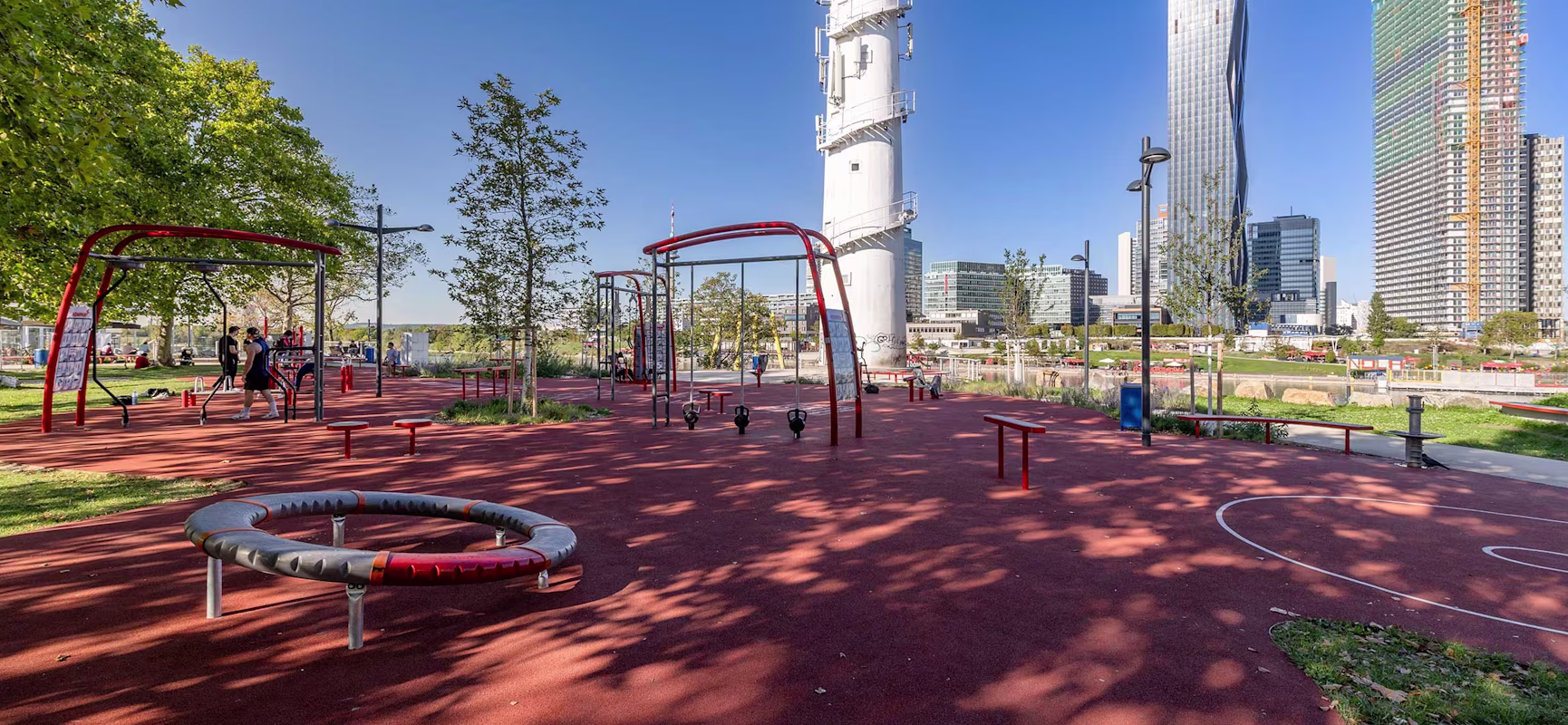 Fitnessplatz vor Skyline Wien