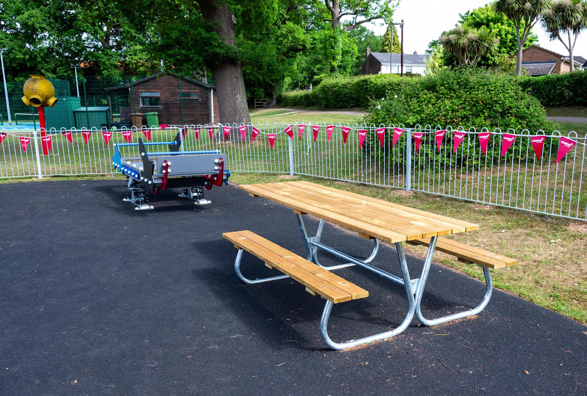 Holland Park, Mill Lane Playground, Tandridge District Council_UK_PAR1060