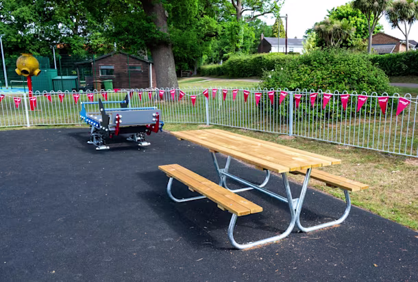 Holland Park, Mill Lane Playground, Tandridge District Council_UK_PAR1060
