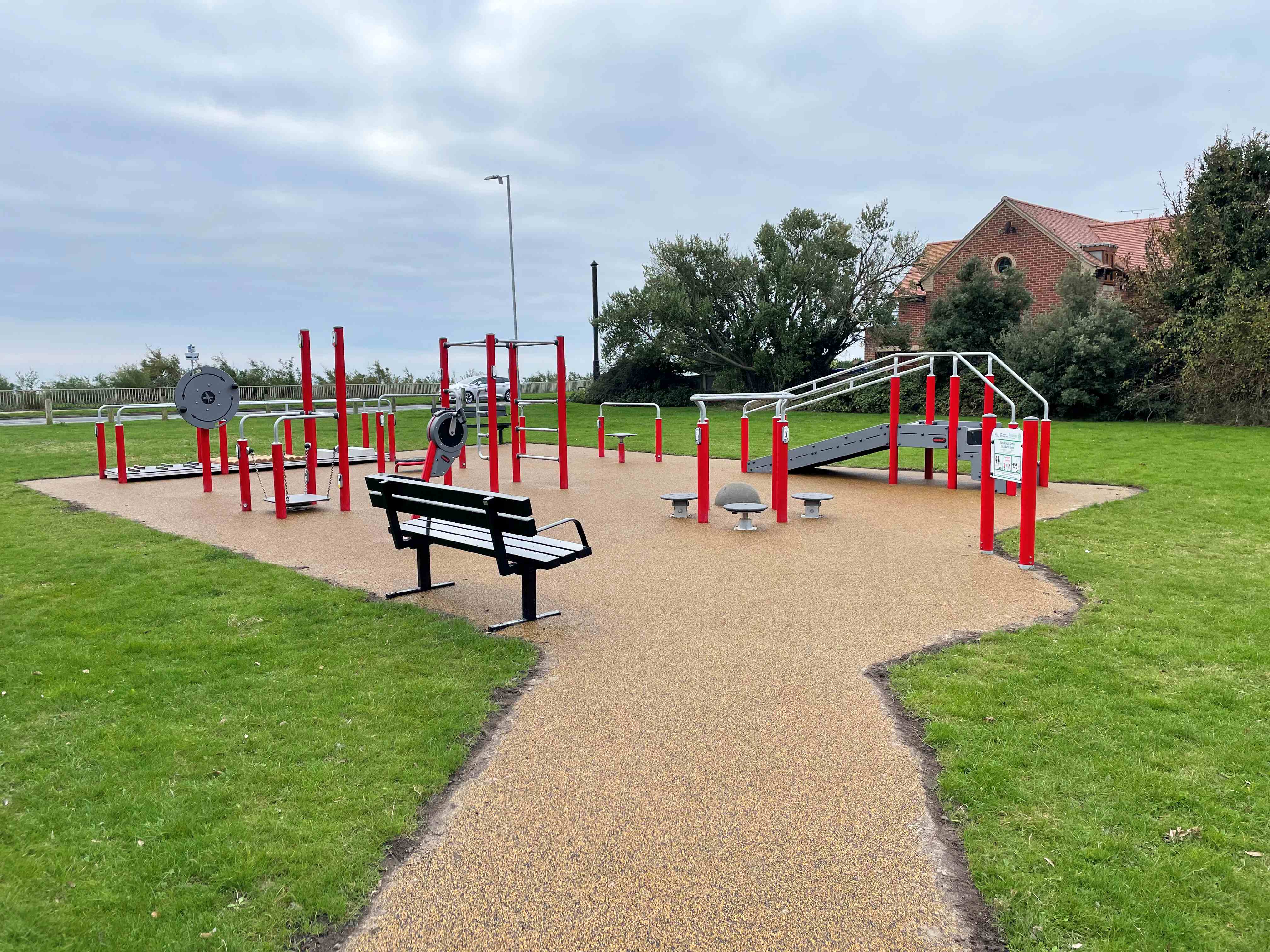 York Road Active Outdoor Gym - Large image