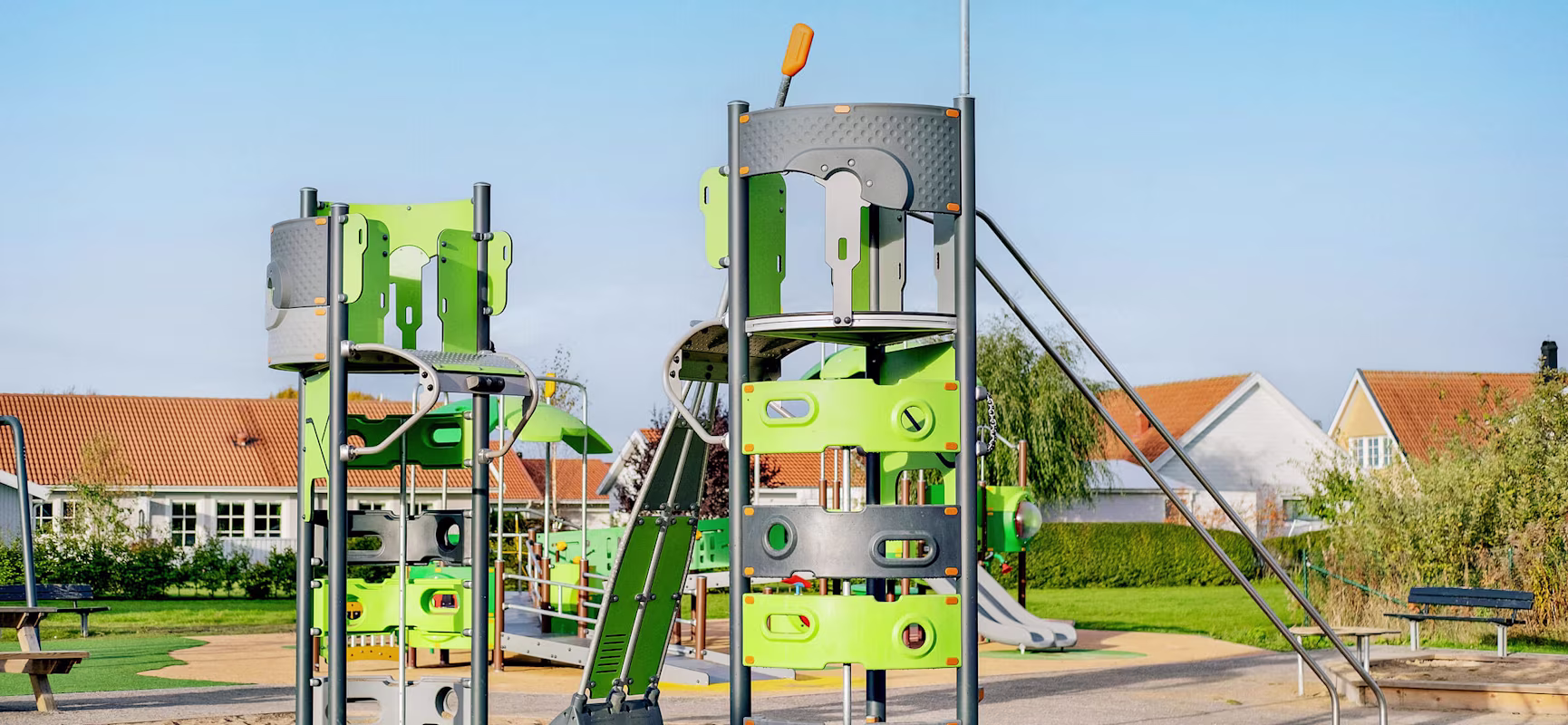 stort leksystem på en lekplats
