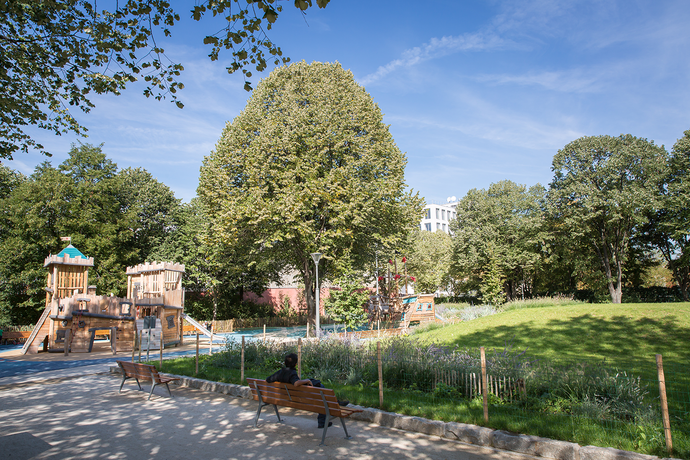 Dep 75 Paris JardinBinet FR NRO546 NRO422 Robinia ParkRec 2019 7