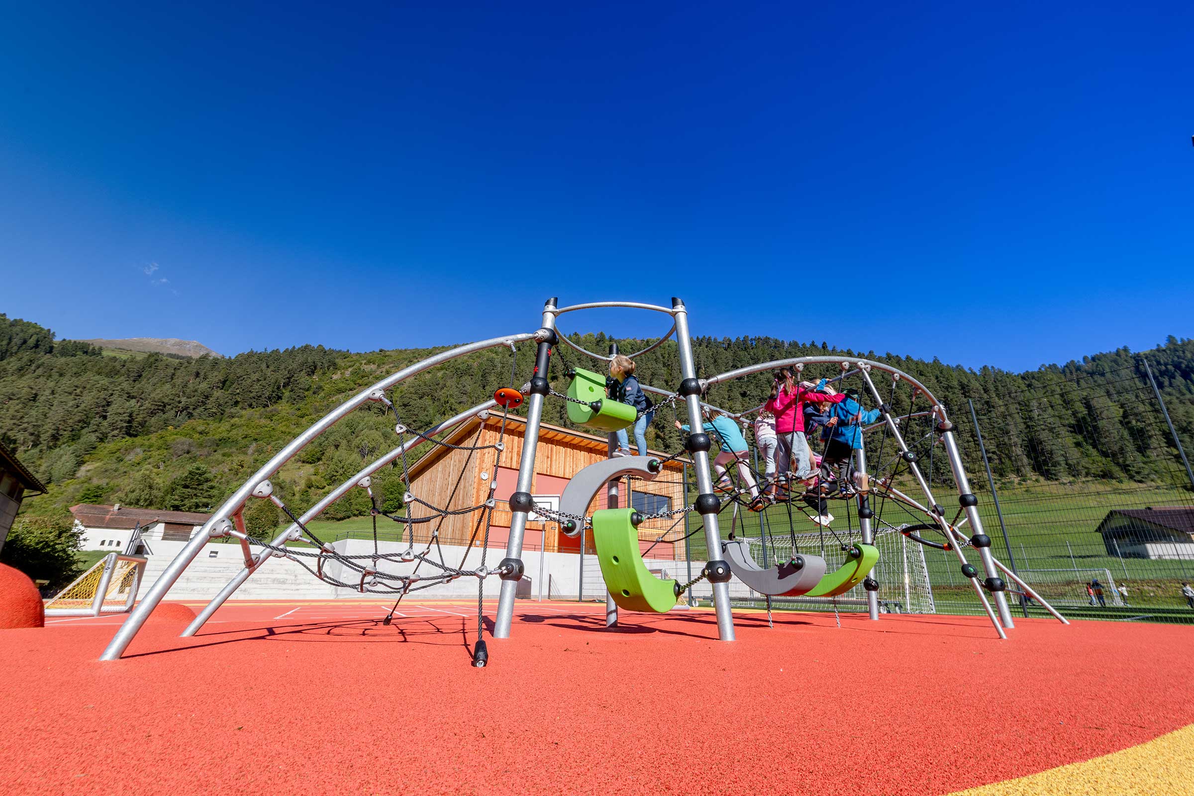 CH Ref Schulhaus-Strada 2400x1600 9336