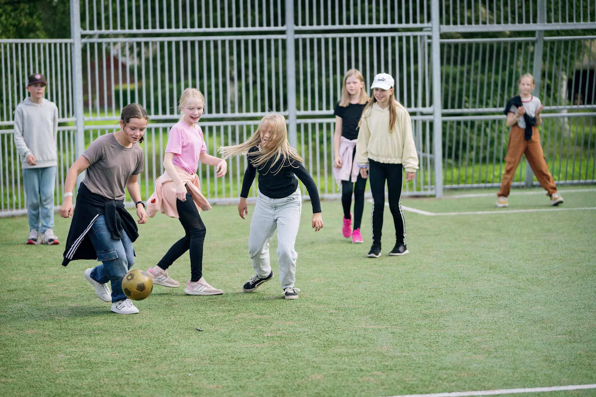 LOCALISED ! What-are-the-benefits-of-a-multi-sport-court schools