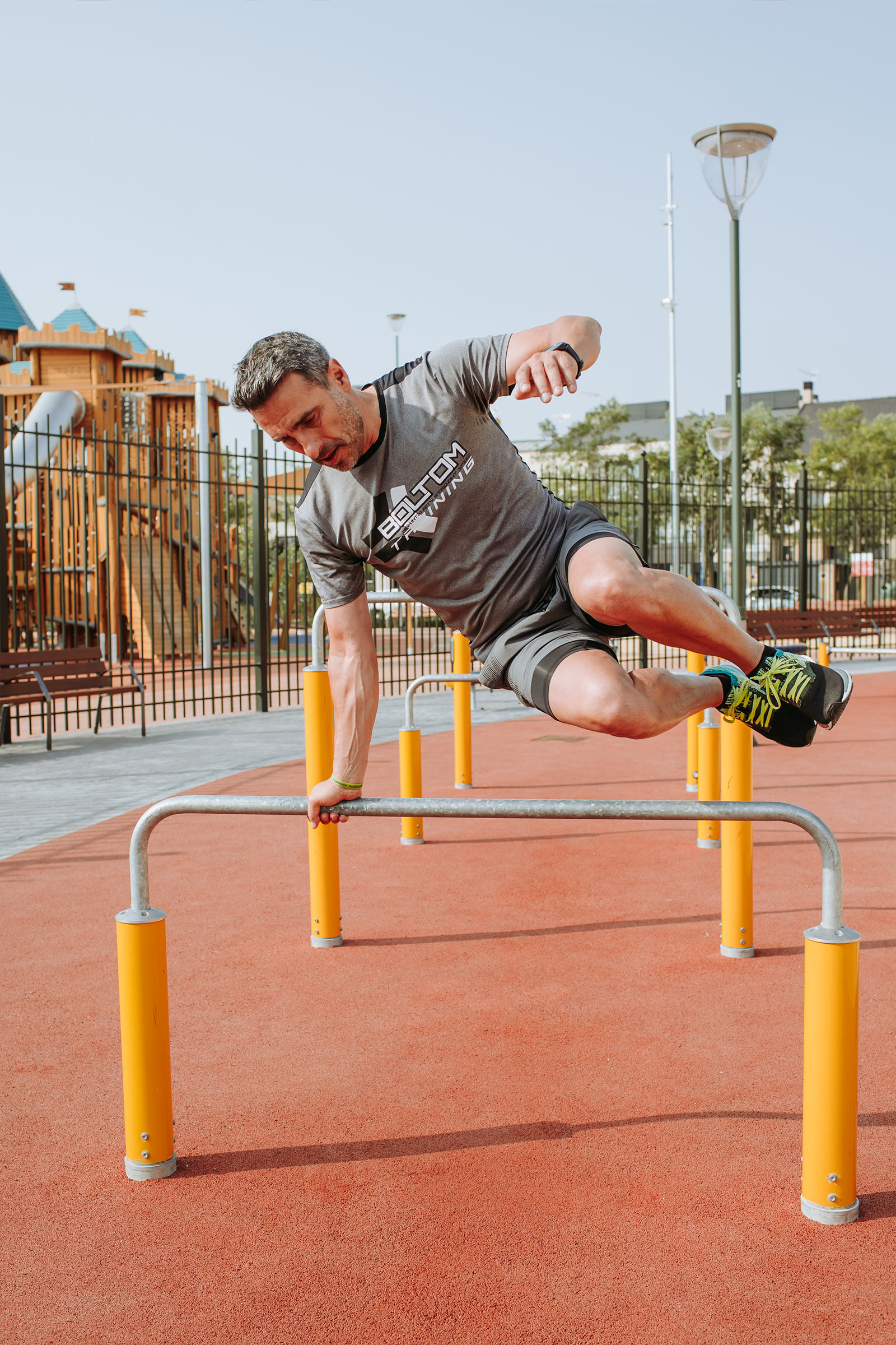 KOMPAN-ZONA-FITNESS-PARQUE-DE-LA-OSA eb036ed9 over-under-bars