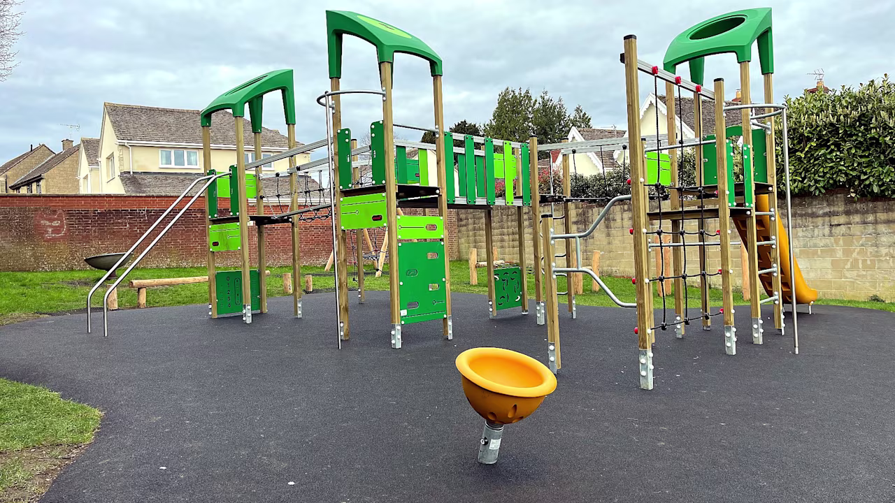 Symn Lane Play Area, Wotton-under-Edge_UK_KPL5001