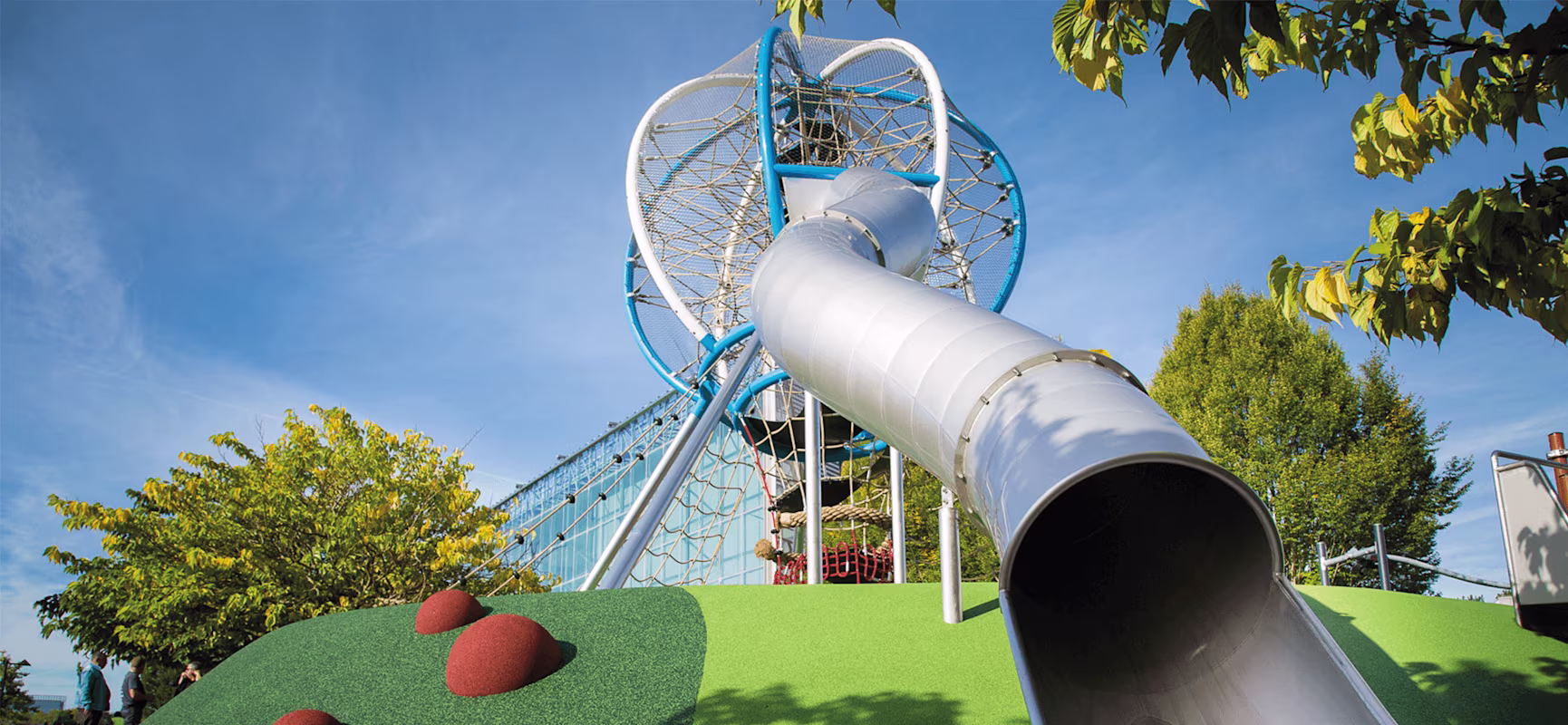 "hot-air balloon" rope playground design at Futuroscope in France