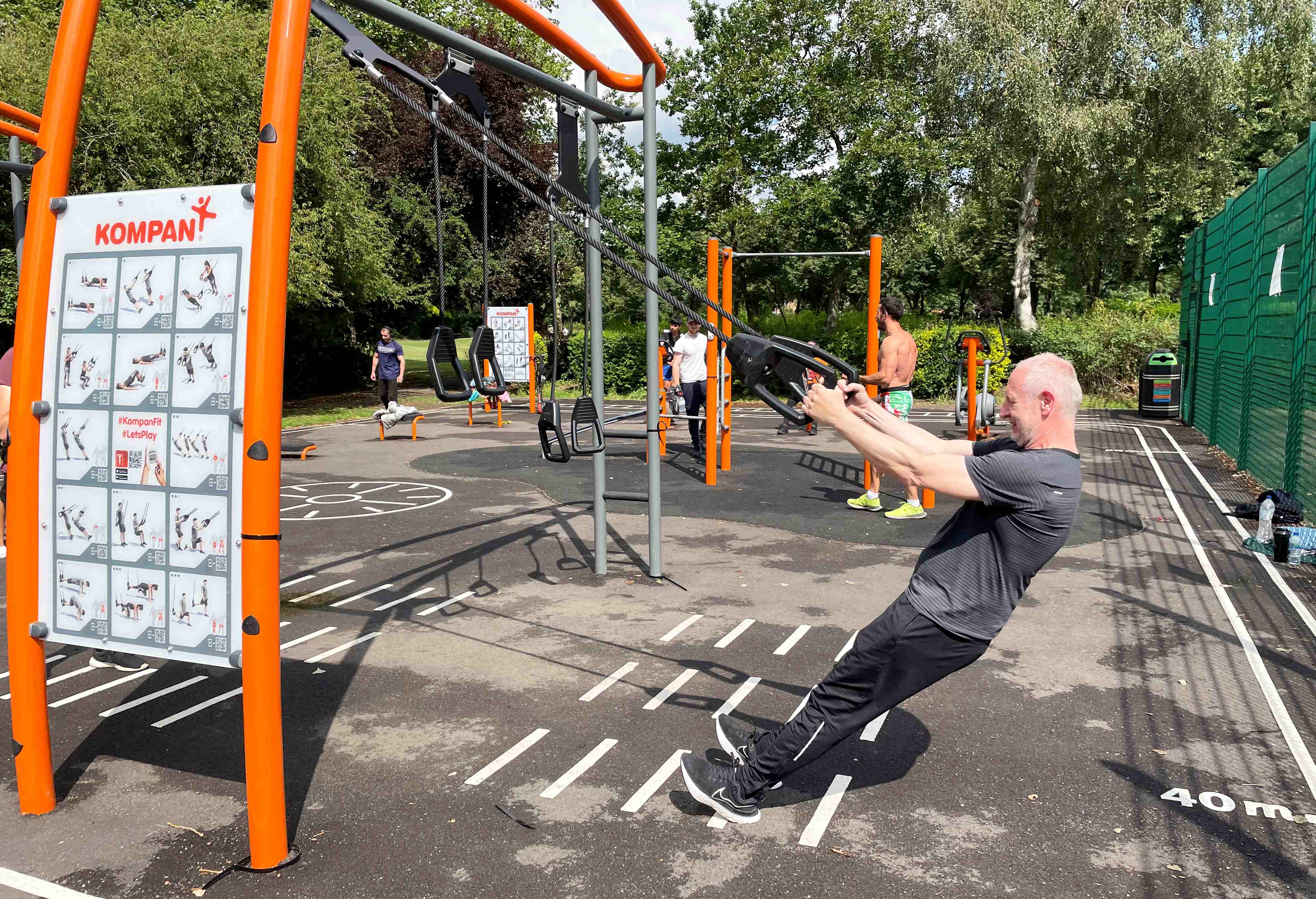 Memorial park outdoor gym - image 2