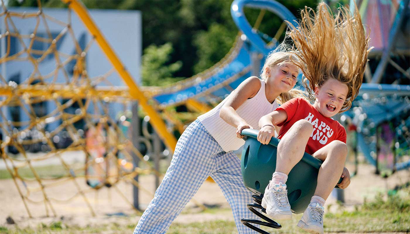How to Choose the Right Freestanding Playground Equipment?