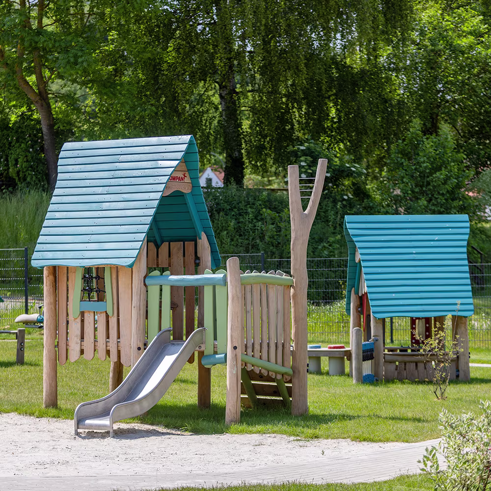Spielhäuser aus Robinienholz in Lamspringe, Deutschland