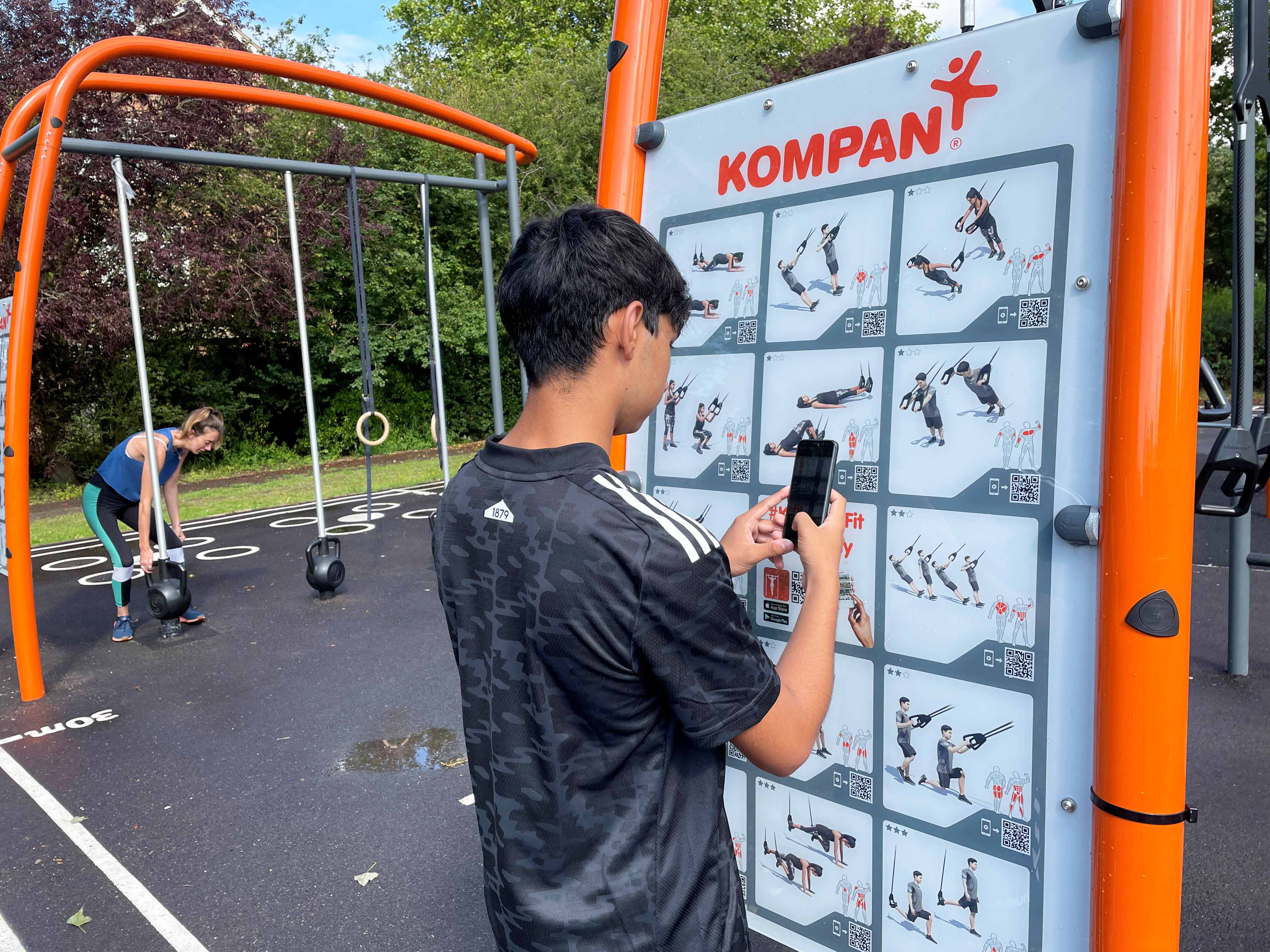 Memorial park outdoor gym - image 9