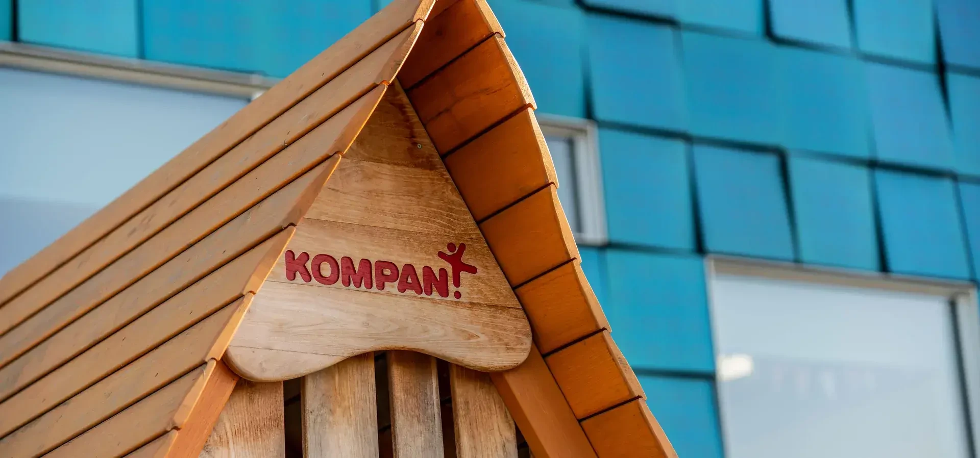 kompan wooden playhut about us